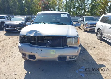 2000 GMC Yukon Denali z USA, uszkodzony, nr VIN 1GKEK63R7YR218221